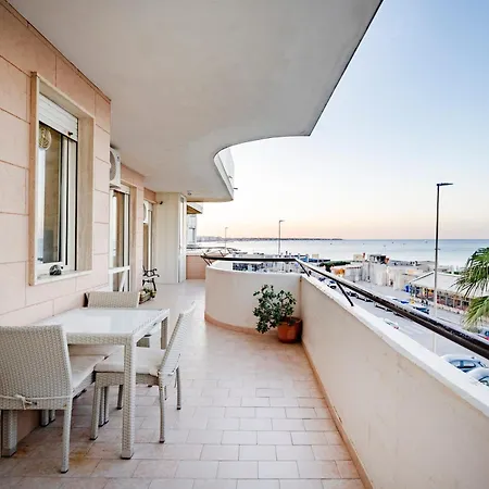 Rosato 14-balcone Sul Mare * Bari